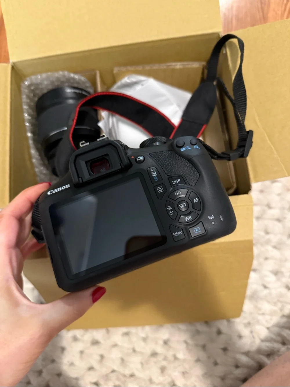 Canon EOS Rebel T7 Kit - Black and Silver Box Art